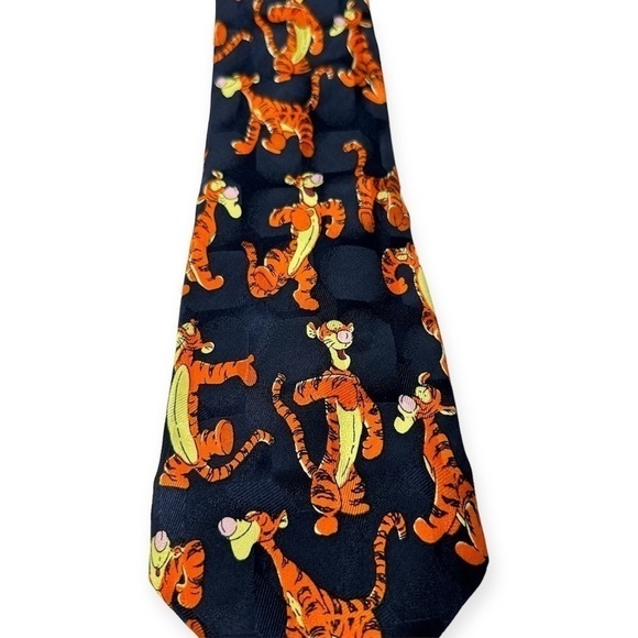 Disney Winnie the Pooh Men’s 100% Silk Tie - Picture 2 of 5